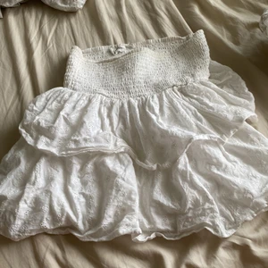 Kappahl kjol - En supersöt kjol från Kappahl i storlek 146/152 men passar XS, frakten ligger på 49kr💕 KÖP EJ VIA DET NYA BETALSÄTTET DÅ JAG EJ VET HUR DET FUNGERAR!