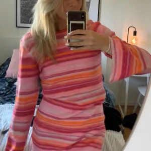 Stickad nellyklänning  - Intressekoll på denna stickade klänning från Nelly 🌸 slutsåld på hemsidan! Nypris : 599 :- ❗️❗️höj budet med minst 20 kr ❗️❗️