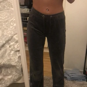 Mjukis - Storlek xxs men passar xs och s. Någon cm lång för mig (164) tillhörande tröja finns om så önskas. Som nyskick . Pris är diskuterbart