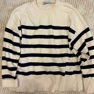 Stickad tröja - Superfin stickad randig tröja från Zara.