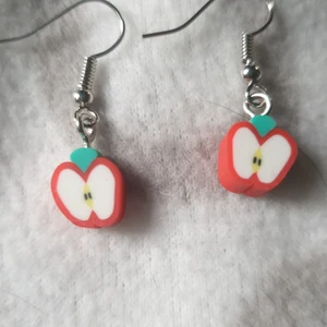 Äppel örhengen  - Söta äpple örhengen och små