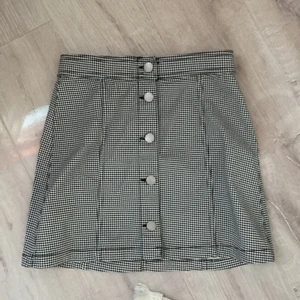 Kjol grå  - En grå kjol från h&m i storlek 10-11 år 