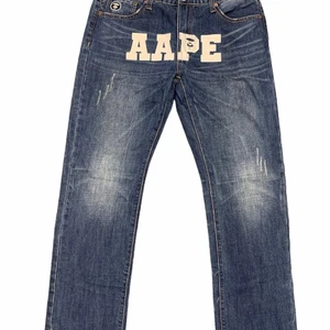 Baggy AAPE/BAPE spellout jeans - Storlek - 36 Skick - 8/10 Fel - inga märkbara fel  Meddela om du har frågor