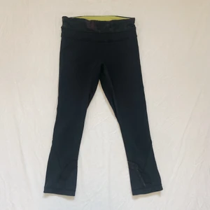 Lululemon XXS-XS - Märke: Lululemon athletica Färg: svart, multi, print Storlek: 2 (passar eu storlek 32/34/36 och XXS/XS) Modell: dam/kvinna/womens Mitt pris: 220 kr   Kolla in mina andra annonser, säljer bl.a Levis, Champion, Victorias Secret, Tommy Hilfiger, Calvin Klein