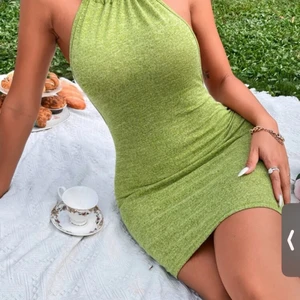 Välj pris! - Klänning, helt ny, Strlk S, kom med ett prisförslag som är rimligt. Kolla gärna andra annonser och kom med prisförslag där också! 