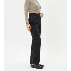 Rowe jeans - Weekday byxor i modellen Rowe W25/L30 skulle säga dem passar 26 då jag har en annan modell i 26 som passar likadant, kontakta vid intresse💞🤝🏼