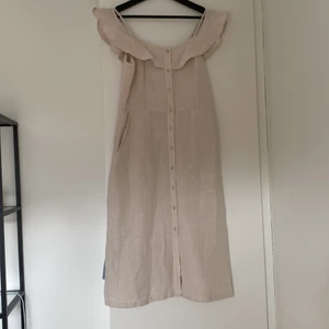 Klänning från Mango - Aldrig använd  Kan skickas