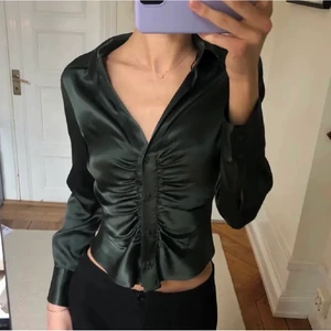 Zara tröja - Snygg tröja i fint skick från zara, säljer då den inte kommer till användning,hör av er vid frågor(lånad bild, men skriv för egen)