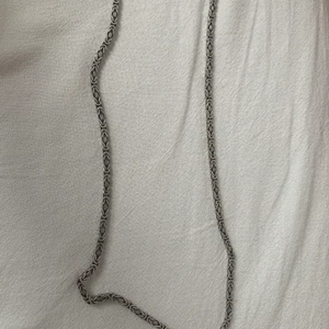 Äkta silver kedja  - Hej säljer nu min äkta silver kedja på grund av att jag har tröttnat på kejsarlänkar. Budgivning startar från 799 ( obs inga skambud tack )
