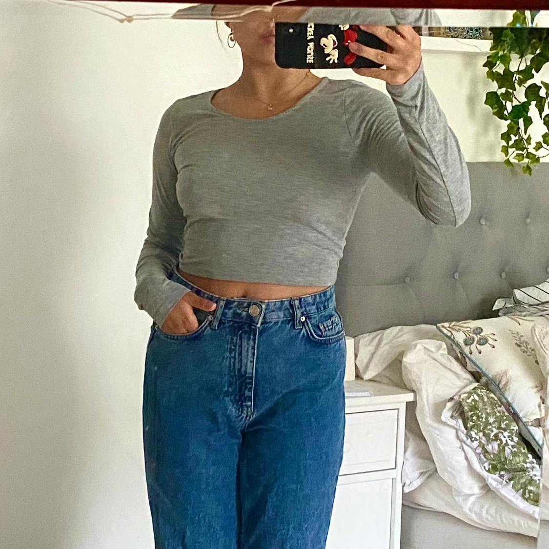 Grå långärmad tröja