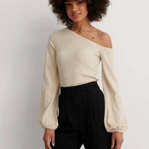 Topp - Oanvänd topp från NA-KD! (Frakt tillkommer💜)