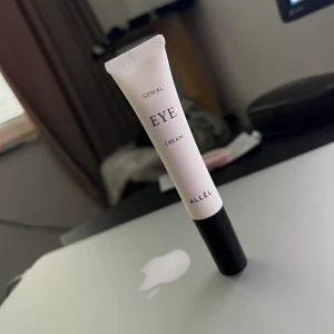 Ögonkräm - Oanvänd ögonkräm från Allel 