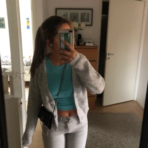 Kofta - Säljer denna finns och mysiga kofta från shein.