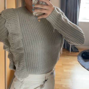Stickad tröja - Knappt använd och kommer inte till användning längre 