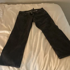 Jeans - Arrow low straight jeans, från Weekday! Helt oanvända och prislapp och allt finns kvar!