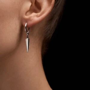 Maria Nilsdotter - Säljer mina så snygga marianilsdotter örhängen i silver, nypris 2295kr STYCK   (4600kr för båda). Säljer båda för 3600. Kvitto, låda och påse finns❤️pris kan diskuteras!!