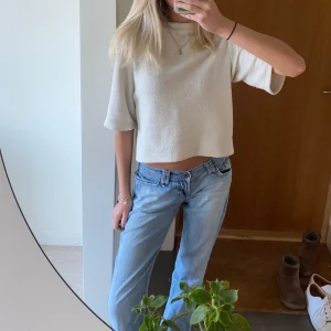 Stickad tshirt - Skitsnygg stickad tshirt från Mango, perfekt nu till hösten!!