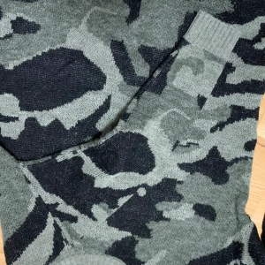 Tröja - Superskön tröja perfekt till vintern. Väldigt snygg på.