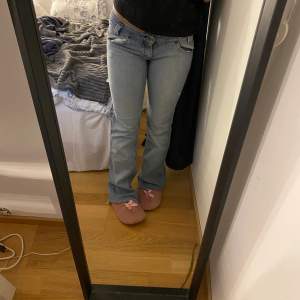 lågmidjade jeans från Lee, avklippta men för långa på mig som e 160 