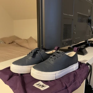 Eytys - Sparsamt använda eytys i strl 36 som är i väldigt bra skick! 