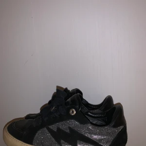 Zadig Voltaire  - Säljer ett par Zadig Voltaire skor, storlek 37, använt skick men ser bra ut! 600kr ❤️