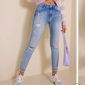 Only jeans - Tajta jeans från only, aldrig använda men hann inte skicka tillbaka i tid och dom var för stora för mig så har ingen användning för dom, har dom i en mindre storlek och dom är rätt stretchiga och väldigt sköna