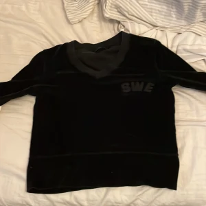 Skönaste och snyggaste tjocktröjan  - Nästan helt oanvänd, kostade 300 men säljer till bättre än halva priset!💘🫶🏼