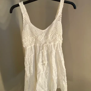 Linne  - super fint linne med fina mönster och är i fint skick! säljer för att den inte passar mig! Säljer för 80kr+frakt 😇 