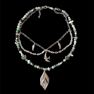 Handgjort halsband  - Ett grönt och gulligt halsband men silver detaljer. Halsbandet är justerbart och det är fri frakt 