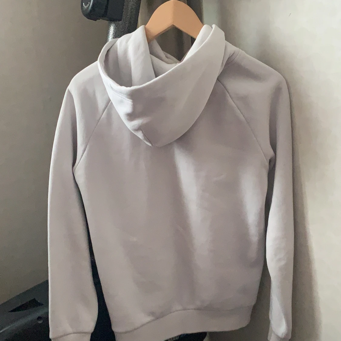 Grå peak performance hoodie  - 91