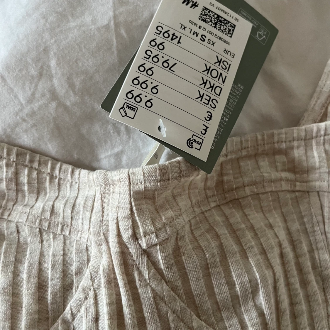 Helt ny beige croptop strl S - 91