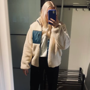 Teddy jacka - Super fin teddyjacka från Hm. Nyskick, aldrig använd