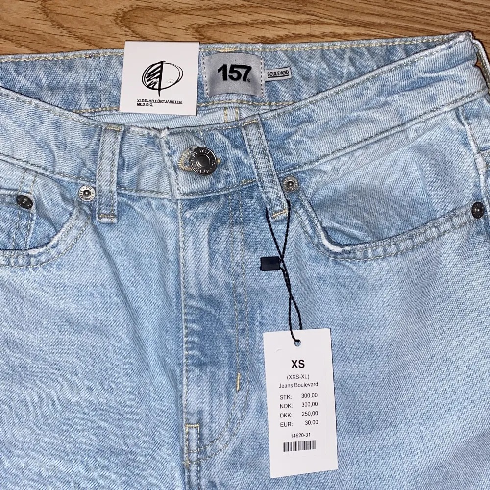 Oanvända snygga jeans från Lager 157 i storlek xs. (Långa i benen) . Jeans & Byxor.