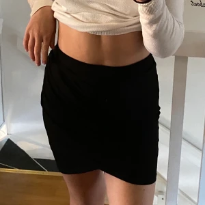 Kjol från VILA  - Enkel men snygg kjol från vila i storlek S