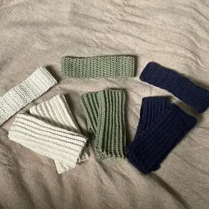 Virkat hårband med matchande torgvantar🤎 Finns att köpa på @CrochetByViola på instagram den 1 oktober🫶🏼kommer även fler färger🐻Storlek att välja på: S/M och M/L