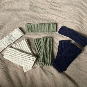 Hårband med torgvantar🤎 - Virkat hårband med matchande torgvantar🤎 Finns att köpa på @CrochetByViola på instagram den 1 oktober🫶🏼kommer även fler färger🐻Storlek att välja på: S/M och M/L