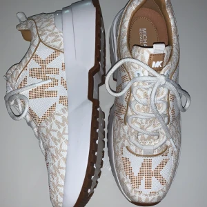 Michael Kors Skor (Ny) Storlek: 39 - ny, endast använt 1 gång, Storlek 39, 