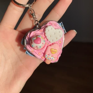 Mini spegel - Super söt går att tex hänga på väskan eller nycklar✨ gratis frakt💞
