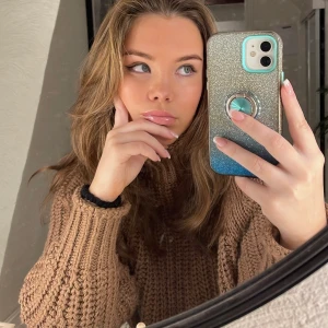 Stickad brun höst polo tröja  - Stickad brun höst polo tröja 