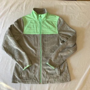 Fila fleece tröja  - Fila tjocktröja importerad från USA second hand. Storlek S