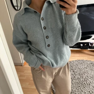 Stickad tröja L - Jättemysig stickad tröja i L men passar mindre storlekar. Premium Quality