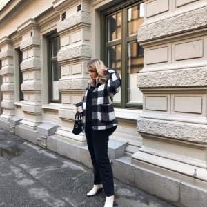 Rutig jacka - Kort rutiga jacka från h&m   Den som vill handla står för frakten