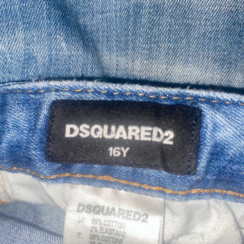 dsquared2 jeans, säljer pga är för små Storlek 16y. Jeans & Byxor.