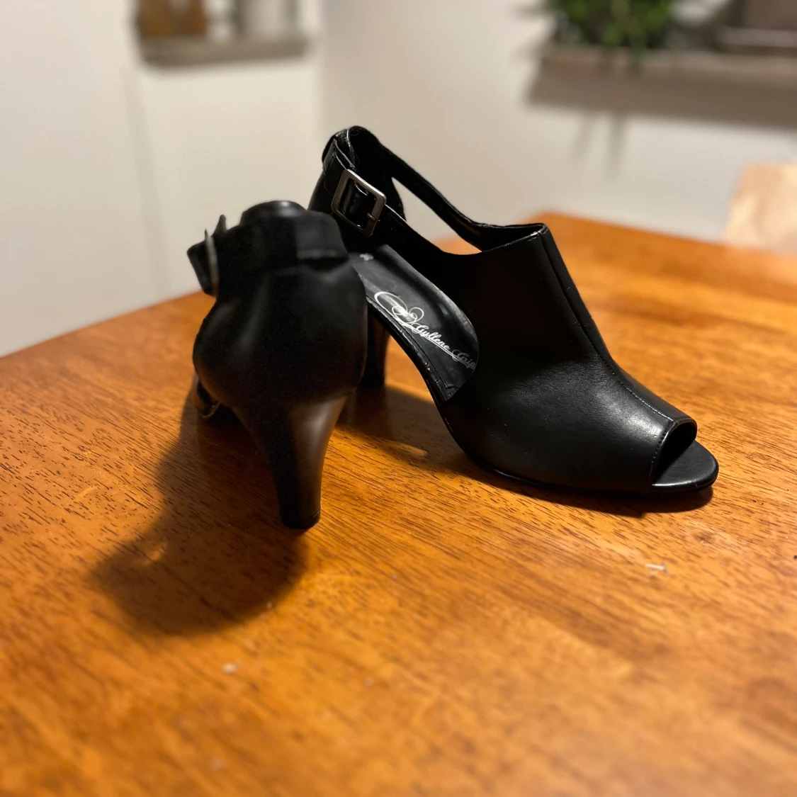 Svarta pumps strl 39 - 90