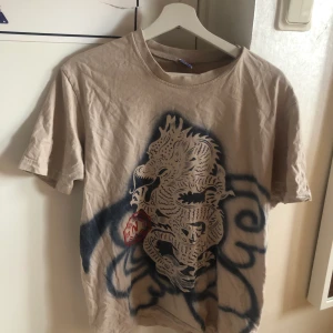 Snygg T-shirt  - Storlek L, bra skick