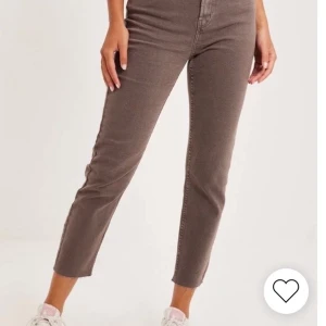 Helt nya Jeans från Only - Helt nya jeans från only, stl 30/32. Modell onlemily, färg brun/grå. Säljes för de är för stora för mig.
