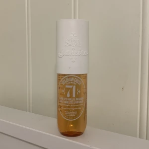 Sol de Janeiro  - En sol de Janeiro body mist 71 i 90 ml. Knappt använd, doftar super gott speciellt nu till hösten💞frakt tillkommer.❗️slutsåld överallt❗️