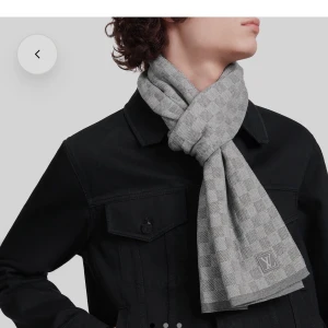 Lv scarf  - Lv svarf utsåld överallt