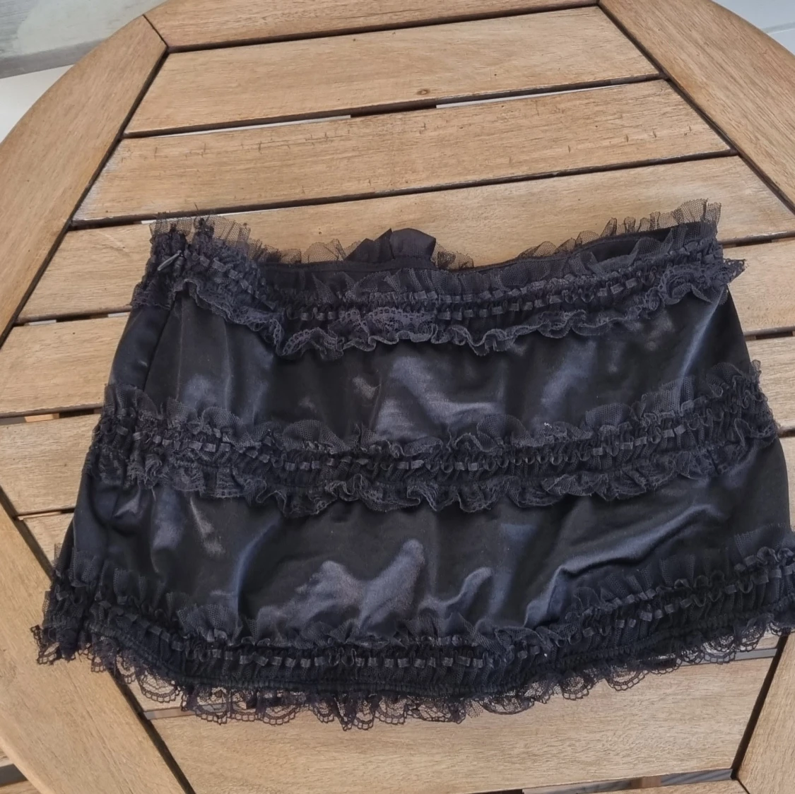 Black lace crop top - 90