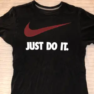 Unik Vintage Nike ”Just do it” T-shirt från 00-tal. Strlk S